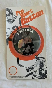 Bobby Orr Boston Bruins Pro Sports 1972 pin botón nuevo en caja original - Imagen 1 de 4