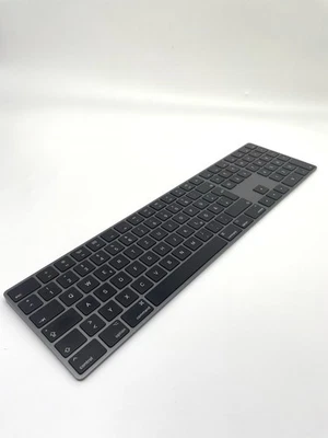 Apple Magic Keyboard mit Ziffernblock Schwarz A1843 - Guter Zustand - Bild 1 von 4