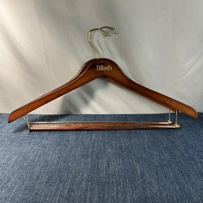 Lote de 2 Dillards Madera Traje Perchas Ropa Pantalones Chaqueta Abrigo Marrón Brillante Foto 1 de 4