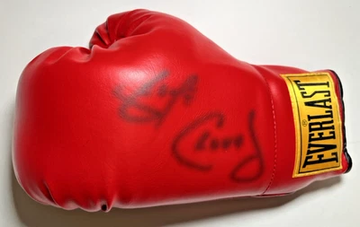 * GEORGE CHUVALO * Signed Everlast Boxing Glove * Canada - Image 1 of 3
