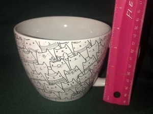 Kaffeebecher Katzen 10 Erdbeere Straße skurril schwarz/weiß 20 Unzen groß Spaß - Bild 1 von 7