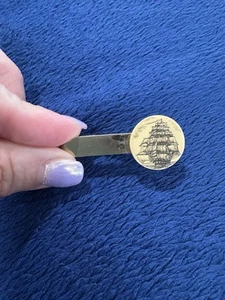 Vtg Men’s Gold Tone Scrimshaw Ship Tie Clip/Bar, 1.5in Long - Picture 1 of 7