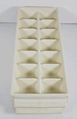  2 bandejas de cubitos de hielo vintage de plástico blanco pálido/crema coleccionables de General Electric  Foto 1 de 4