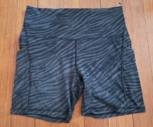 ¡¡Increíbles pantalones cortos multicolores para mujer con bolsillos de Lululemon!! Talla 12!! - Imagen 1 de 5