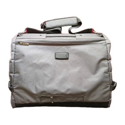 Embark Colgante Gris Bolsa de Ropa Plegable Equipaje Trajes y Vestidos Armario de Viaje Foto 1 de 4