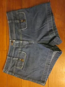 Ann Taylor Loft Women's Denim Shorts, Size 6, Pre-Owned in Excellent Condition! - Picture 1 of 3