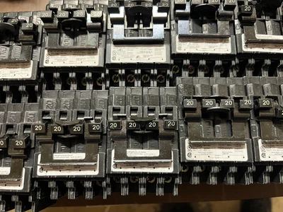 Siemens Q22020CT2 Two Outer 20A 1-P &One Inner 20A Double-Pole Circuit Breaker - Image 1 of 2