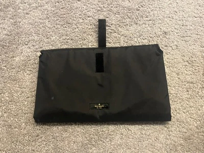 Almohadilla de viaje cambiadora de pañales para bebé Kate Spade New York negra plegable Foto 1 de 2