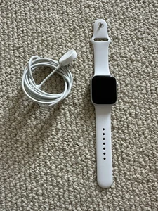 Apple Watch 5 A2095 44mm Silver Aluminum Case White Smart Watch - MWVY2LL/A - Picture 1 of 3
