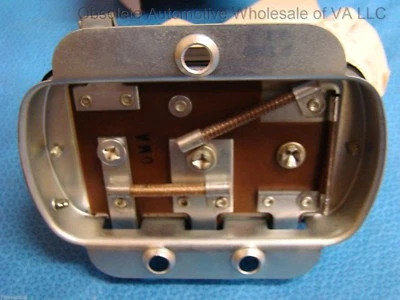 Регулятор напряжения генератора переменного тока NORS 67 68 69 Kaiser Jeep 933038 945228 12 В - Изображение 1 из 3