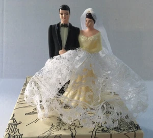 1950s Wedding Cake Topper Bride Groom Plastic With Lace - San Francisco Box - Picture 1 of 7