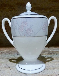 WATERFORD - CHRYSANTHEMUM - SUGAR BOWL WITH LID - Picture 1 of 5