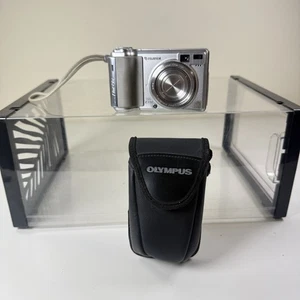 Fujifilm Finepix E550 6.3MP 4x Zoom Digitalkamera silber Olympus Gehäuse funktionstüchtig - Bild 1 von 23