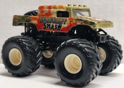 Monster Jam escala 1:64 Hot Wheels • Base metálica Sargent Smash/bujes pequeños [sueltos] Foto 1 de 4