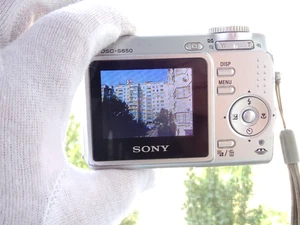 Sony Cyber-shot DSC-S650 Digital Camera 7.2 Megapixel / Silver TESTED WORKS - Picture 1 of 11