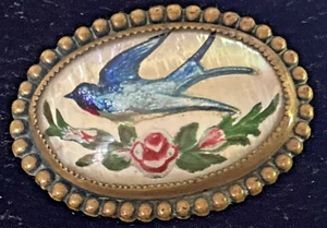 BEAUTIFUL ANTIQUE VICTORIAN BROCH FEATURING A VERY BLUE BARN SWALLOW ROSE MOTIF - Picture 1 of 4