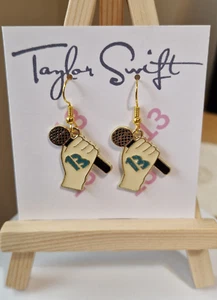 Pendientes hechos a mano con número de cumpleaños 13 ganchos de oro sin níquel de Taylor Swift - Imagen 1 de 3