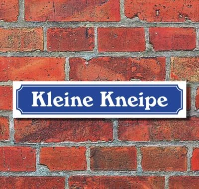 WERBEDEAL24 Schild im Straßenschild-Design "Kleine Kneipe", 3 mm Alu-Verbund - 52 x 11 cm