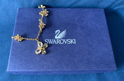 Pulsera de eslabones enchapados en oro con dije de cristal mariposa de Swarovski - ¡Hermos Foto 1 de 4