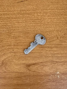 1933 WORLD'S FAIR GOOD LUCK KEY ADVERTISMENT BY MASTER LOCK CO - Picture 1 of 2