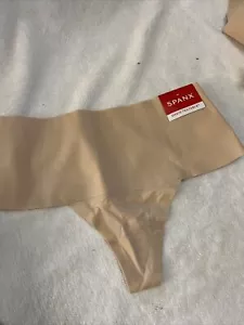 Spanx Mutandine Donna Beige UndieTectable Vita Alta Controllo Morbide Nude Tanga Piccole - Foto 1 di 4