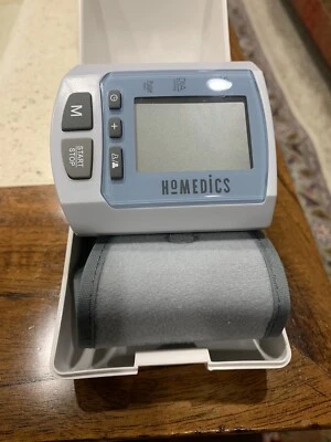 Monitor automático de presión arterial de muñeca HoMedics Foto 1 de 4