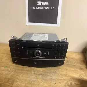 2009 MERCEDES BENZ c300 RADIO STEREO CD NAVIGATION HEAD UNIT A2049063000 - Picture 1 of 4