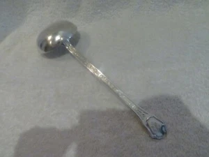 Gorgeous 20th c French 950 silver soup ladle Tetard Versailles LXIV et - Picture 1 of 12