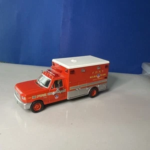 Code 3 1:64 Loose Ford F350 - FDNY New York Fire SCUBA Team (mirror Issue) - Picture 1 of 6