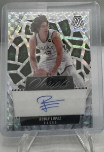2024-25 MOSAIC SCRIPTS AUTO ROBIN LOPEZ BUCKS - Bild 1 von 2