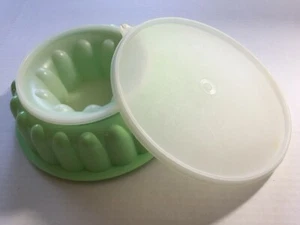 Vintage Tupperware Jello Mold Ice Ring Mint Green EUC - Picture 1 of 5