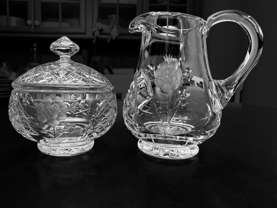 Juego de crema y azucarero de cristal grabado vintage con diseño floral Foto 1 de 4