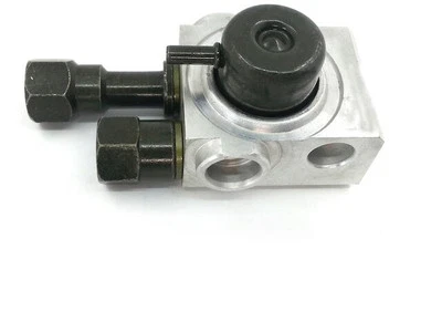 For 1988-1993 Pontiac Grand Prix Fuel Pressure Regulator 93149BQBH 1992 1990 - Image 1 of 2