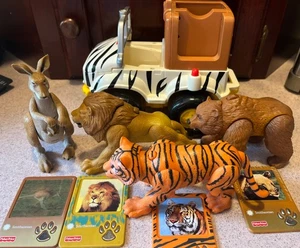 FISHER PRICE SMITHSONIAN WILD ADVENTURE SAFARI SUV CON 4 ANIMALI CON CARTE PARLA!!! - Foto 1 di 18