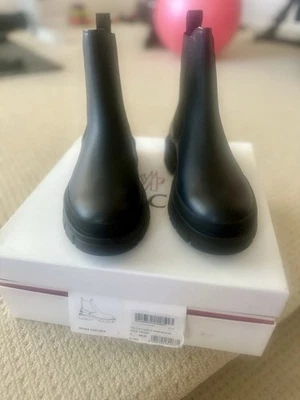 AUTÉNTICAS Moncler Hevea Chelsea Botas de Cuero Talla 38.5 Nuevas en Caja Minorista $890 Foto 1 de 4