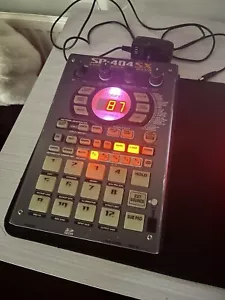 Roland SP-404SX Sampler + Netzteil + 32GB SD-Karte - Bild 1 von 5