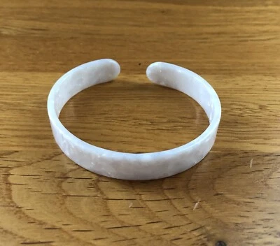 Brazalete de plástico blanco nacarado confeti como Lucite Foto 1 de 3