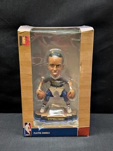 Bobblehead Limit Stephen Curry Golden State Warriors "Pregame 2 Ball Dribble" - Imagen 1 de 5