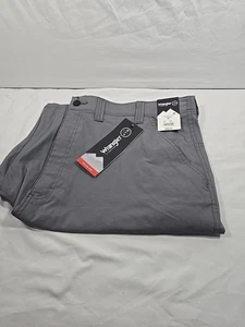 NWT Wrangler ATG sz 44 Cargo Sport Flex Highland Relax Shorts Dark Gray Mens  - Picture 1 of 4