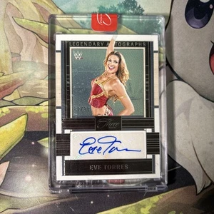 Autógrafos legendarios Panini Three Count WWE 2024 Eve Torres plateados automáticos/99 - Imagen 1 de 2
