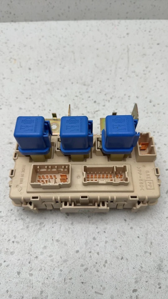 Nissan XTERRA 2003 cabina caja de fusibles Nissan Foto 1 de 4