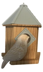 BIRD HOUSE SCENTPLUG DIFFUSER NIGHTLIGHT BLUE YANKEE CANDLE PLUG IN NEW - Picture 1 of 6