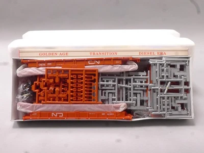 Walthers 932-3976 Canadian National 305' 5-Unit Articulated Double Stack Car HO - Image 1 of 4