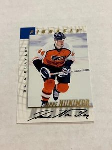 1997-98 PINNACLE BE A PLAYER JANNE NIINIMAA ON CARD AUTO FLYERS A5 - Picture 1 of 2