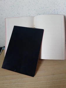 2 QUADERNI COPERTINA NERA BORDO ROSSO ORIGINALI NO IMITAZIONI ATTUALI - Foto 1 di 1
