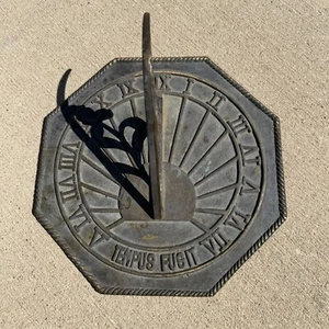 "Placa de reloj de sol octogonal de latón con gnomon floral 10""x10""" - Imagen 1 de 6