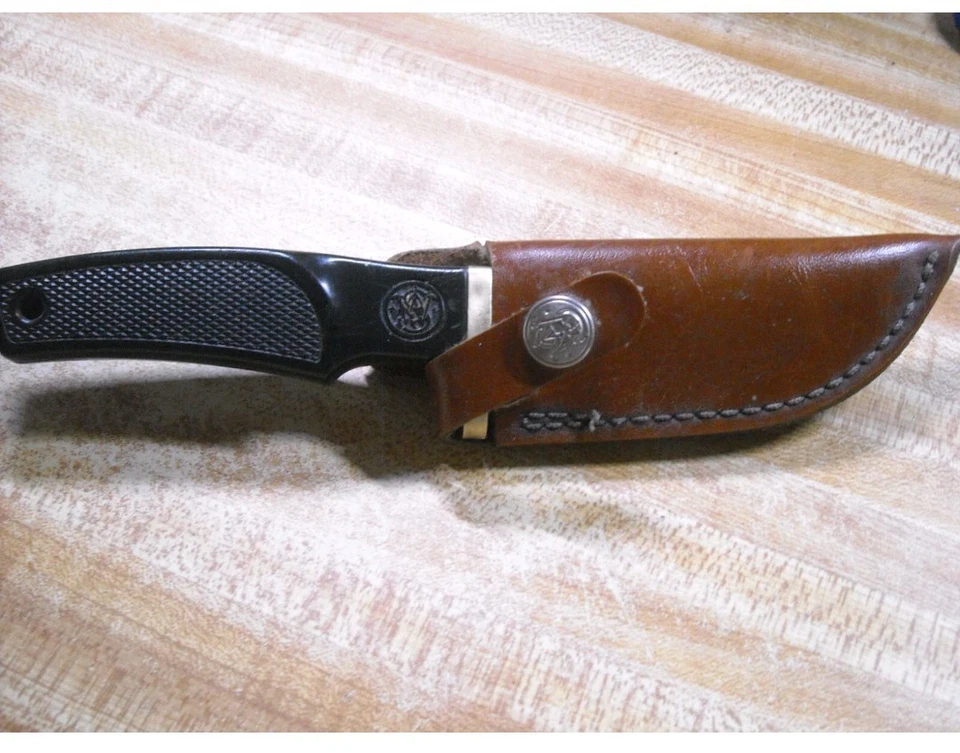 Cuchillo de caza Smith & Wesson serie americana fija vintage S&W #6083 desollado  Foto 1 de 4