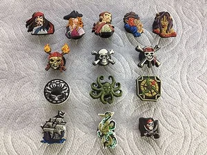 ZAPATOS PIRATAS DEL CARIBE JIBBITZ PIRATAS DEL CARIBE DIJES - Imagen 1 de 15
