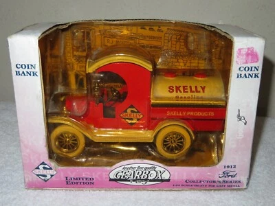SKELLY GAS TANKER 1912 FORD MODEL T DELIVERY 1:24 GEARBOX BANK WITH KEY - Image 1 of 4