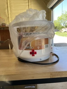 Farm Innovators Heated 2Gal Poultry Bucket Drinker, White/Red No Lid - Picture 1 of 4